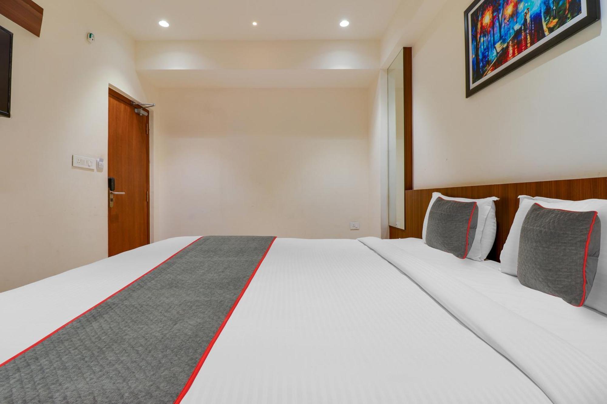 Super Townhouse Rcc Lamps Otel Visakhapatnam Dış mekan fotoğraf