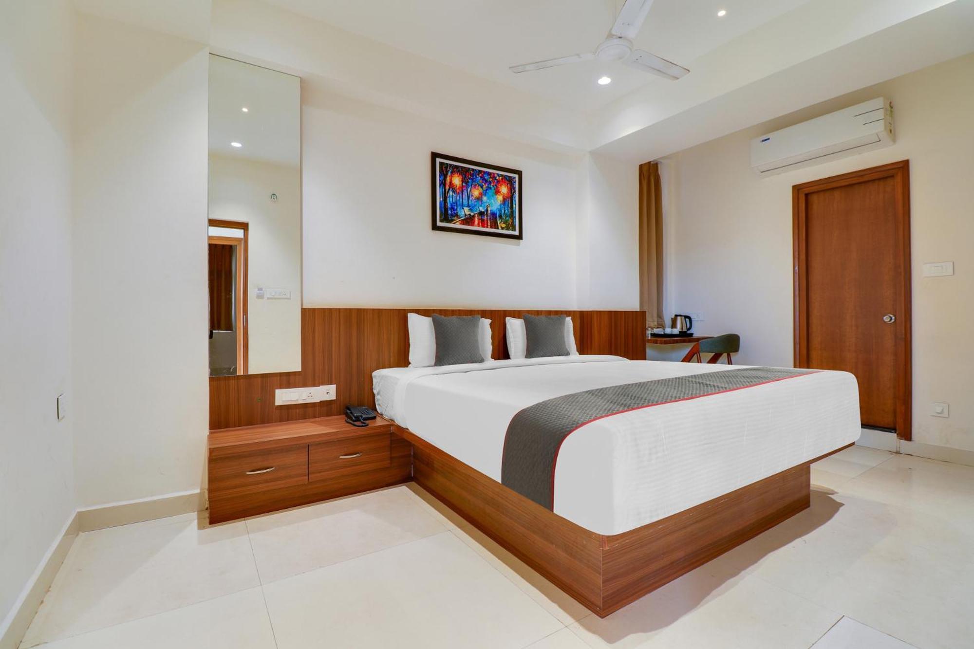 Super Townhouse Rcc Lamps Otel Visakhapatnam Dış mekan fotoğraf