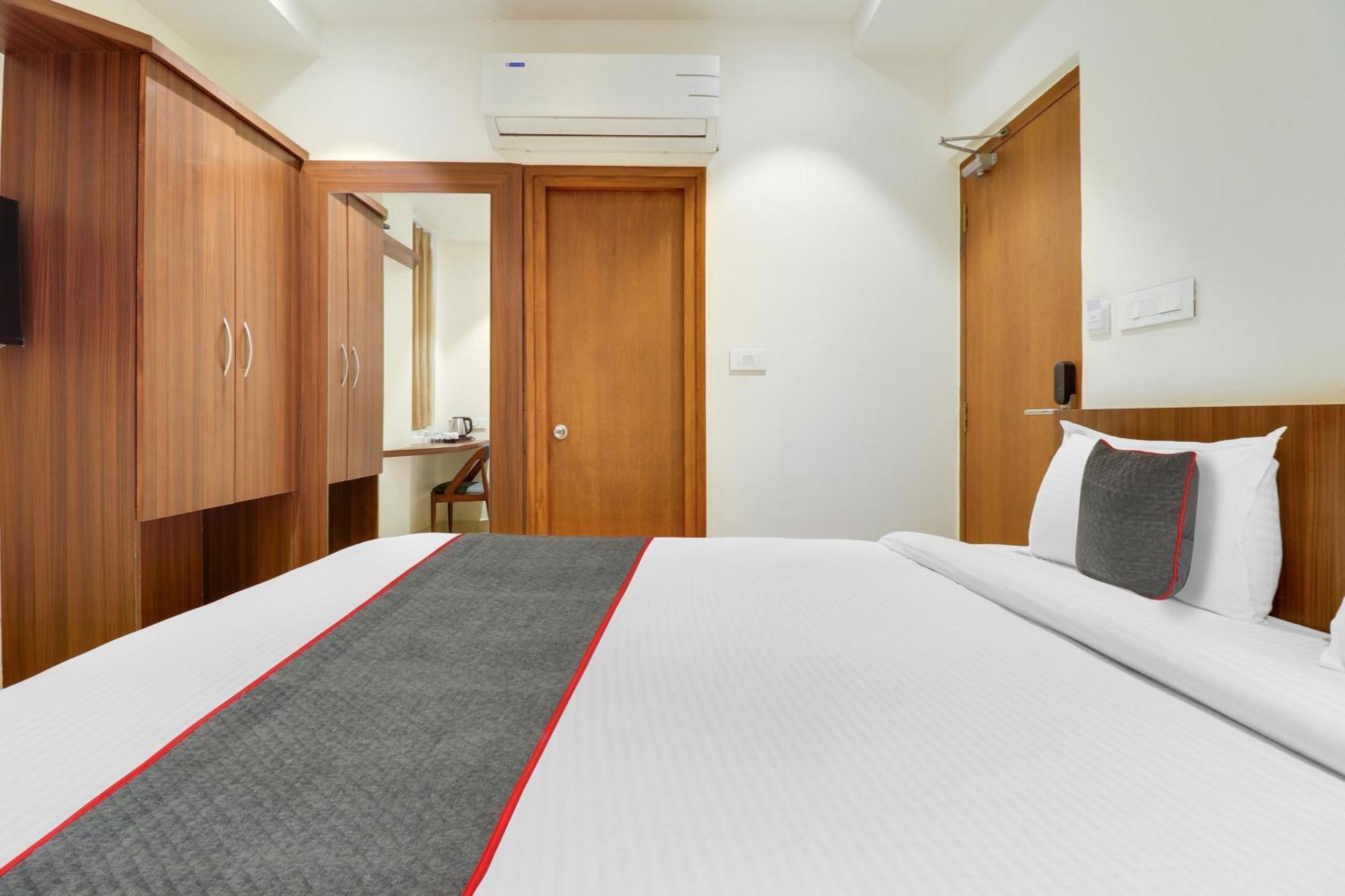 Super Townhouse Rcc Lamps Otel Visakhapatnam Dış mekan fotoğraf
