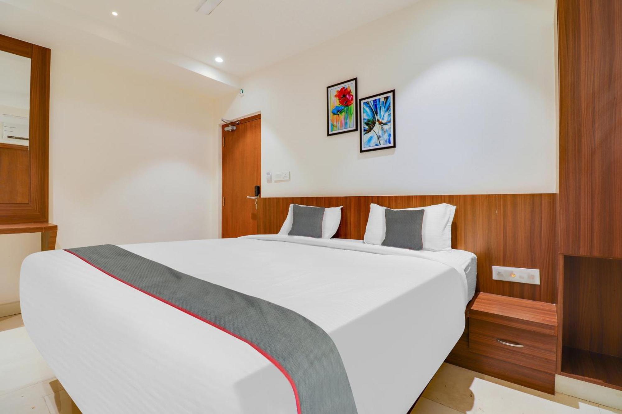 Super Townhouse Rcc Lamps Otel Visakhapatnam Dış mekan fotoğraf
