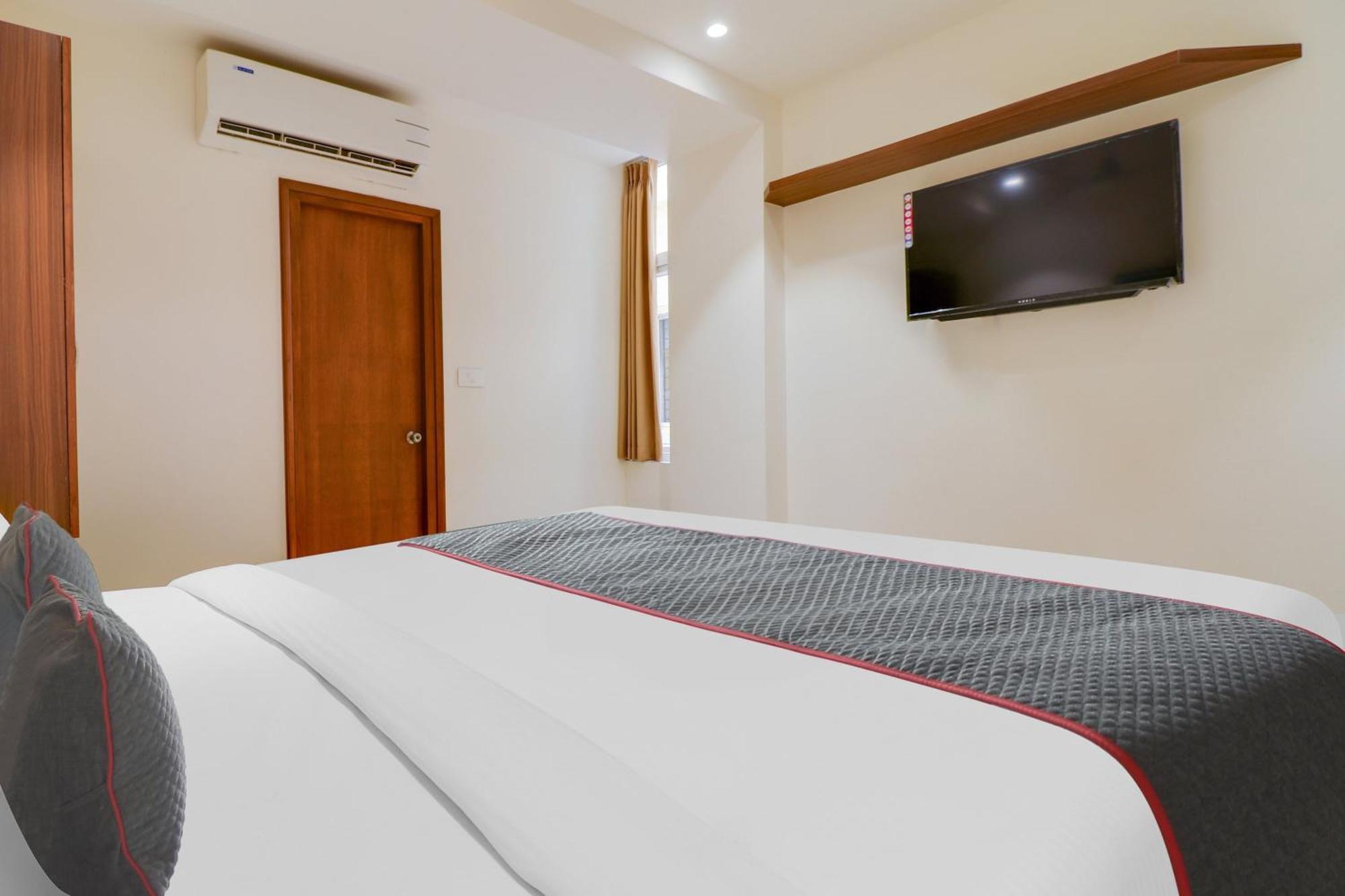 Super Townhouse Rcc Lamps Otel Visakhapatnam Dış mekan fotoğraf