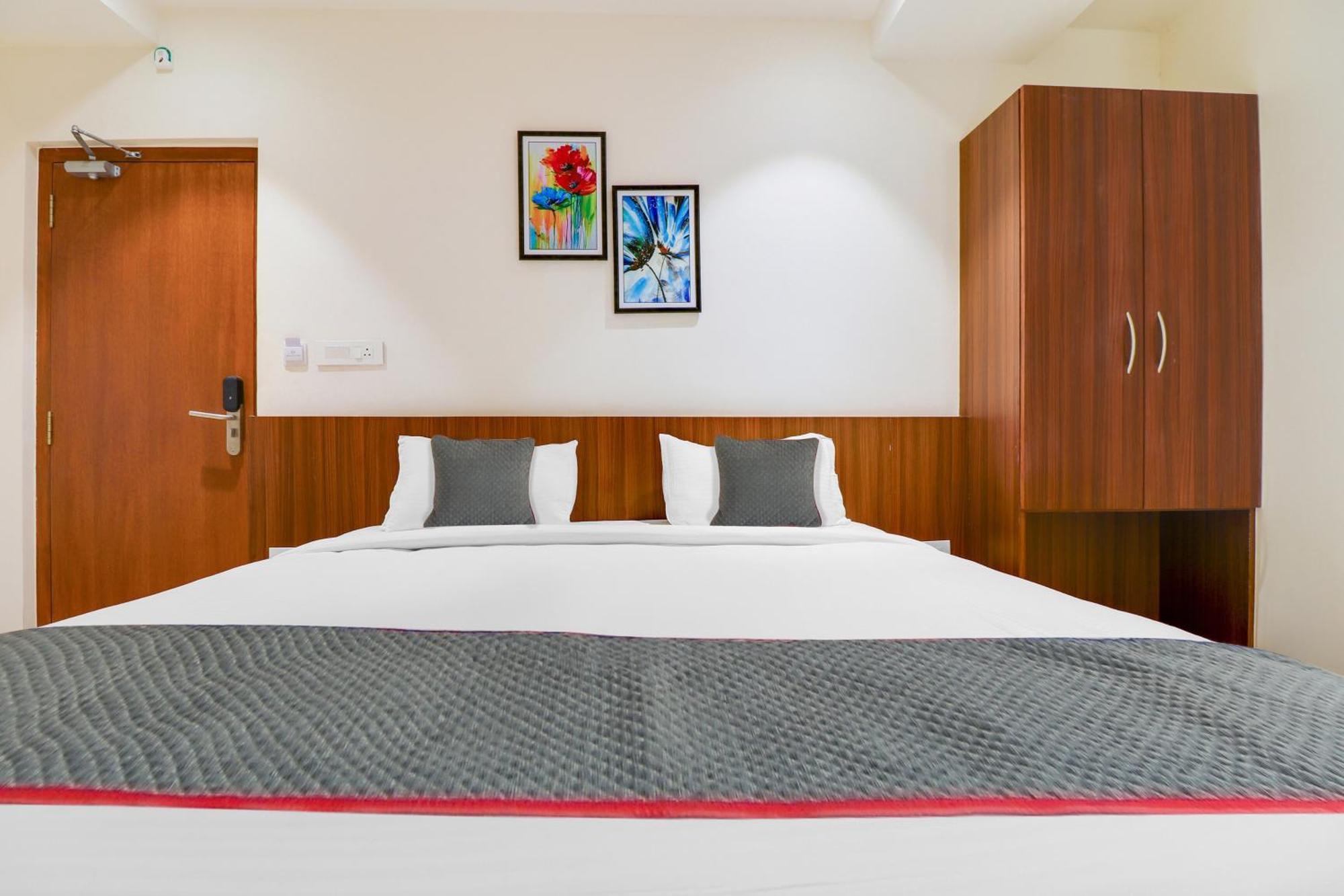 Super Townhouse Rcc Lamps Otel Visakhapatnam Dış mekan fotoğraf