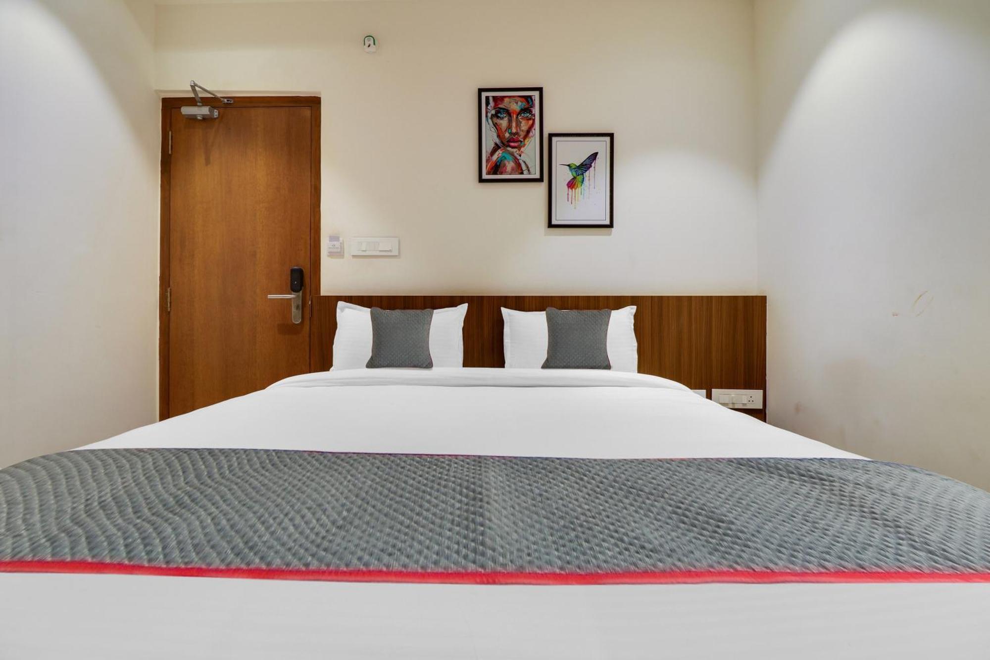 Super Townhouse Rcc Lamps Otel Visakhapatnam Dış mekan fotoğraf