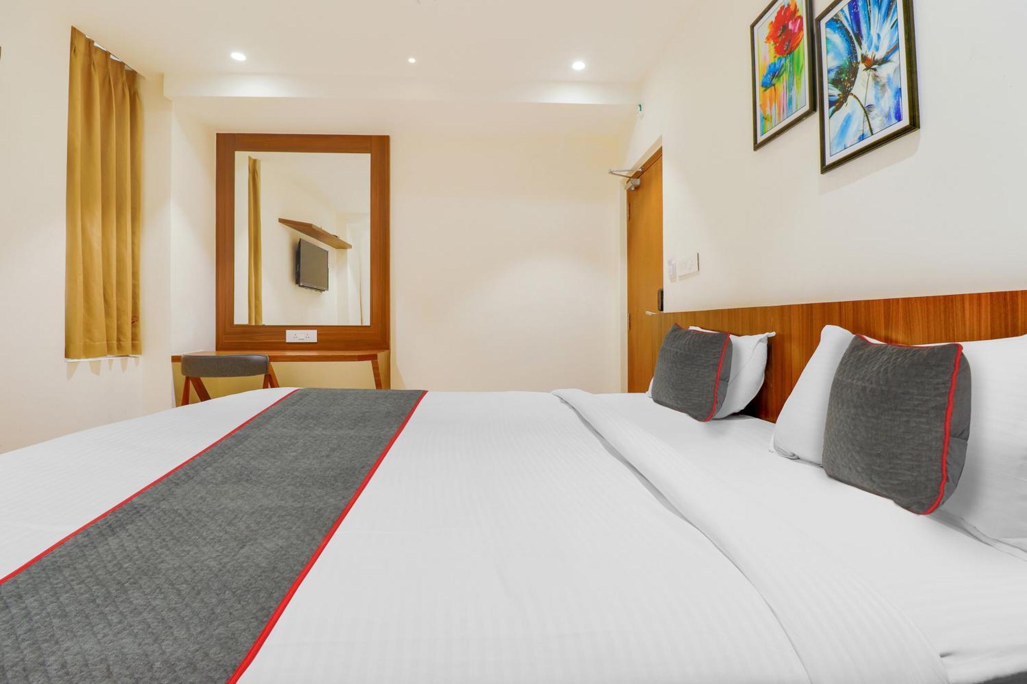 Super Townhouse Rcc Lamps Otel Visakhapatnam Dış mekan fotoğraf