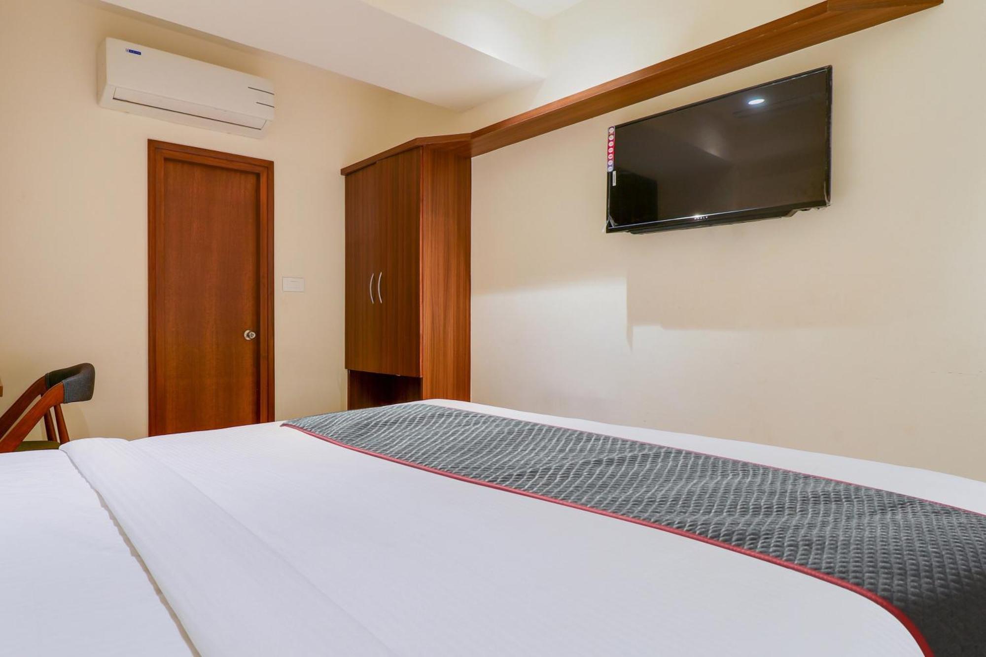 Super Townhouse Rcc Lamps Otel Visakhapatnam Dış mekan fotoğraf
