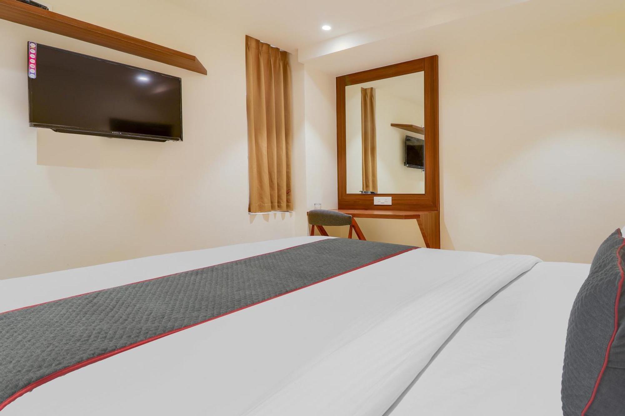 Super Townhouse Rcc Lamps Otel Visakhapatnam Dış mekan fotoğraf