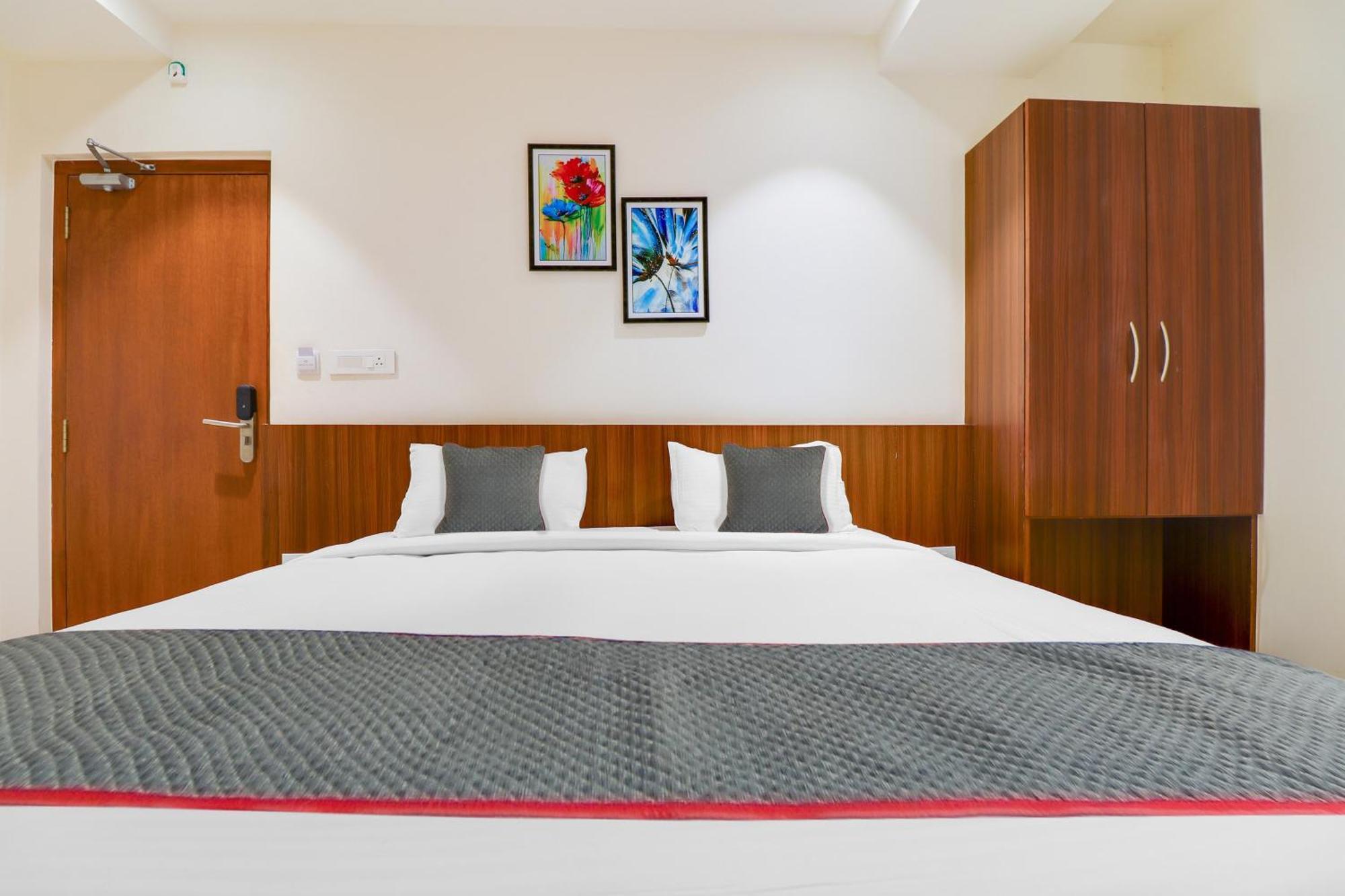 Super Townhouse Rcc Lamps Otel Visakhapatnam Dış mekan fotoğraf